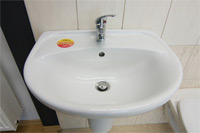keramick� umyvadlo Jika, �ada Lyra, 55 cm v�etn� polonohy